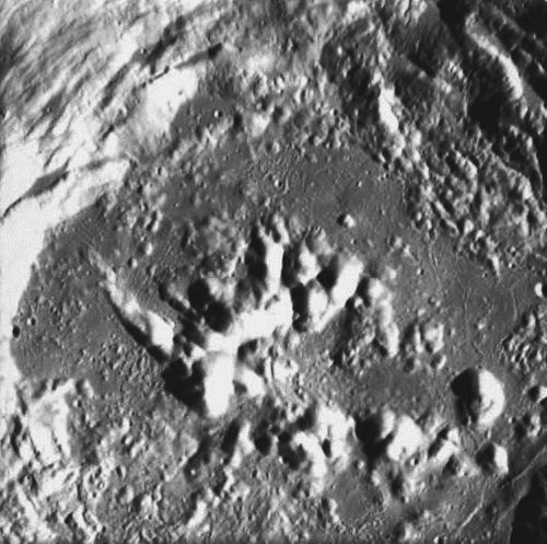 Снимок лунного кратера Zucchius