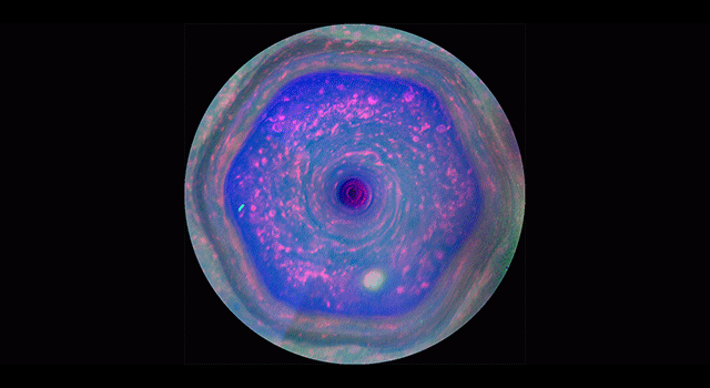КА "Кассини" делает лучшее фото шестиугольника Сатурна
