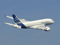 Первый коммерческий реактивный самолет A380, работающий на альтернативном топливе