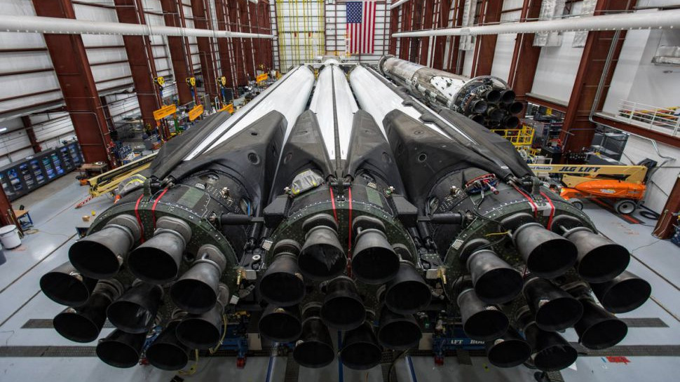 SpaceX откладывает запуск тяжелой ракеты Falcon до среды
