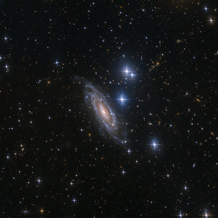 Уникальную галактику исследовал наземный телескоп