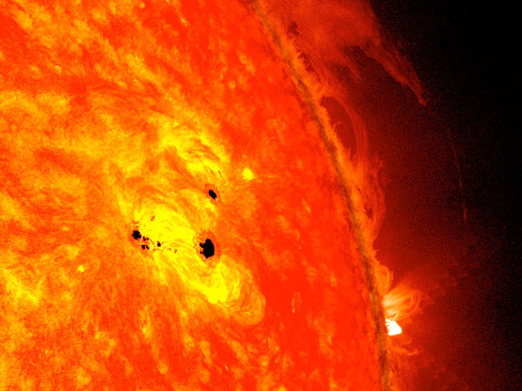 НАСА замечает огромнейшее солнечное пятно