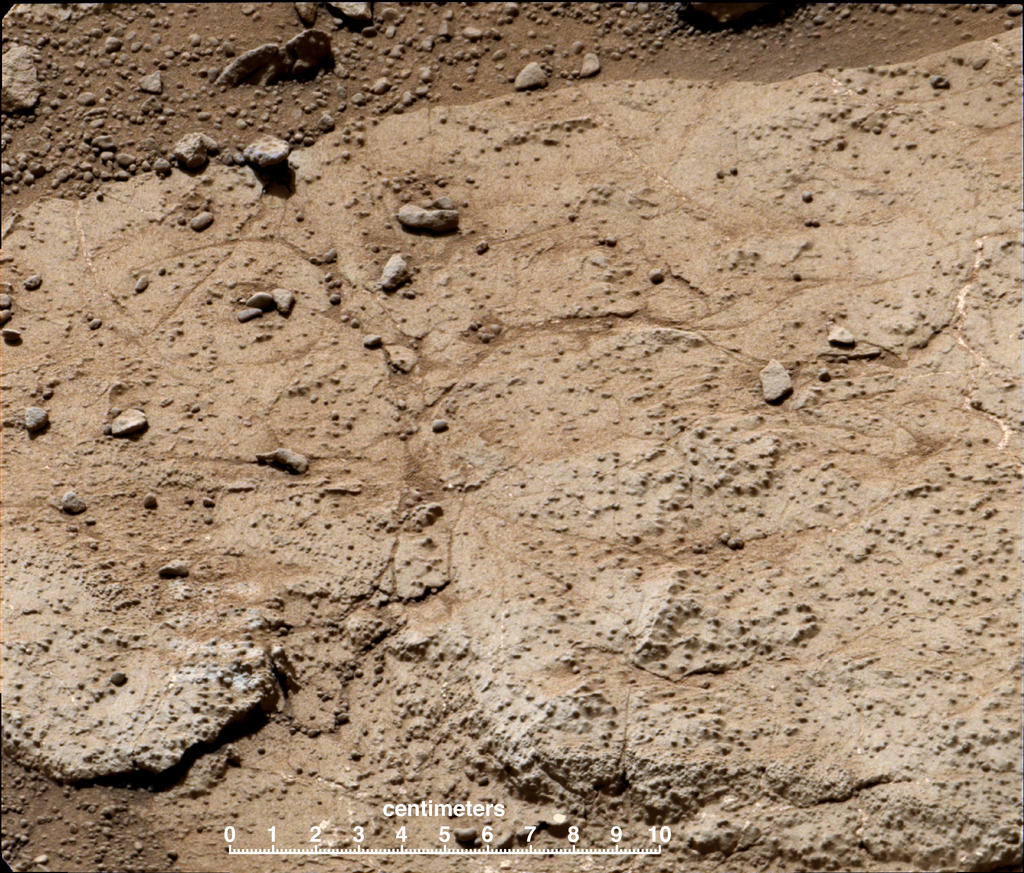 Марсоход Curiosity продолжает изучение Марса