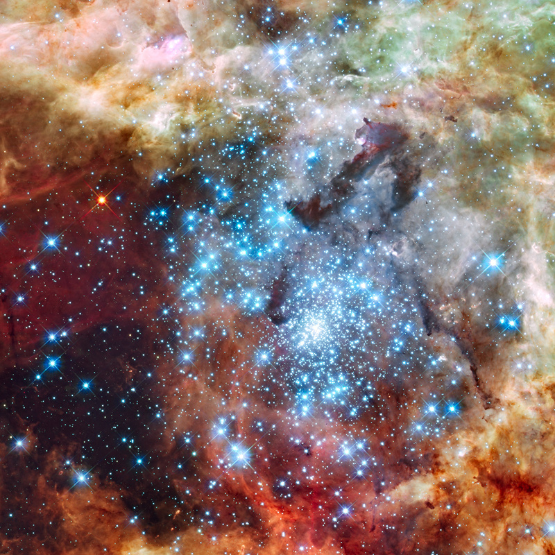 Снимки от космического телескопа «Хаббл» - столкновение звёздных скоплений