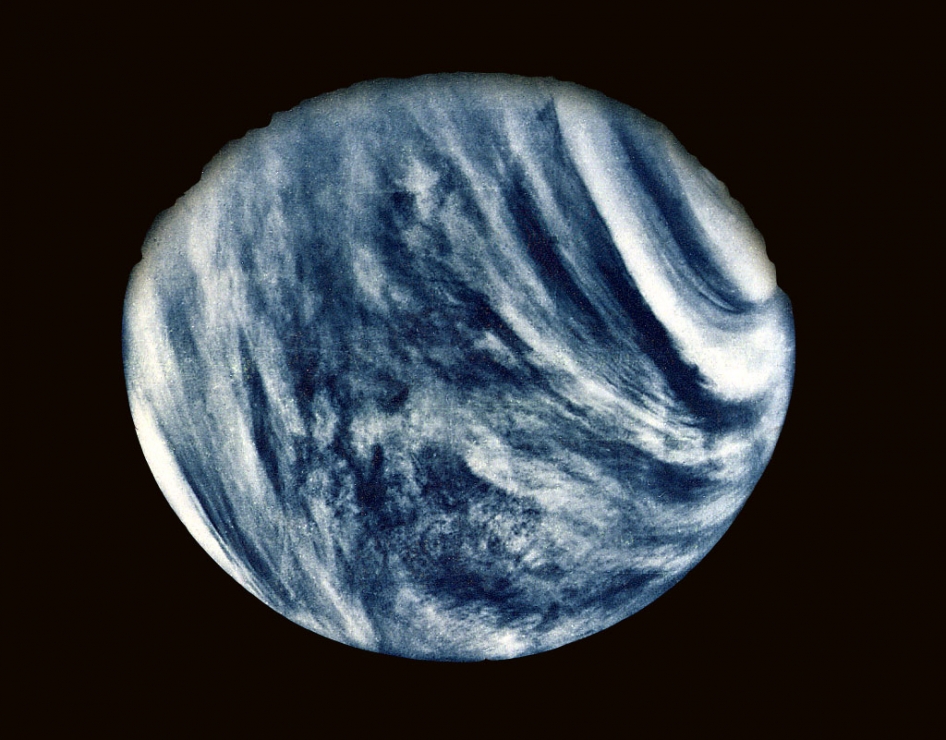 Исторический кадр: первое сближение КА "Маринер-10" с Венерой
