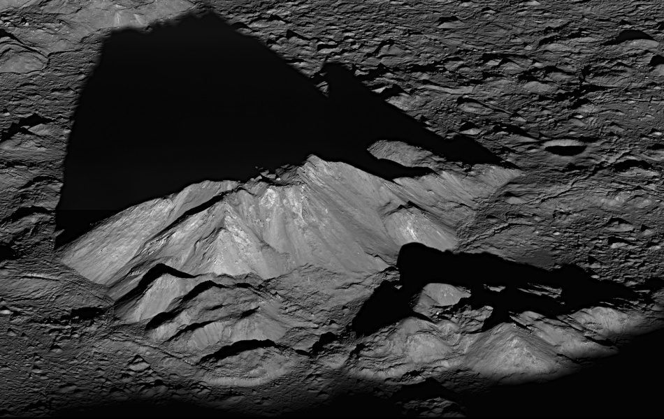 Кадр Дня: Рассвет над кратером Тихо