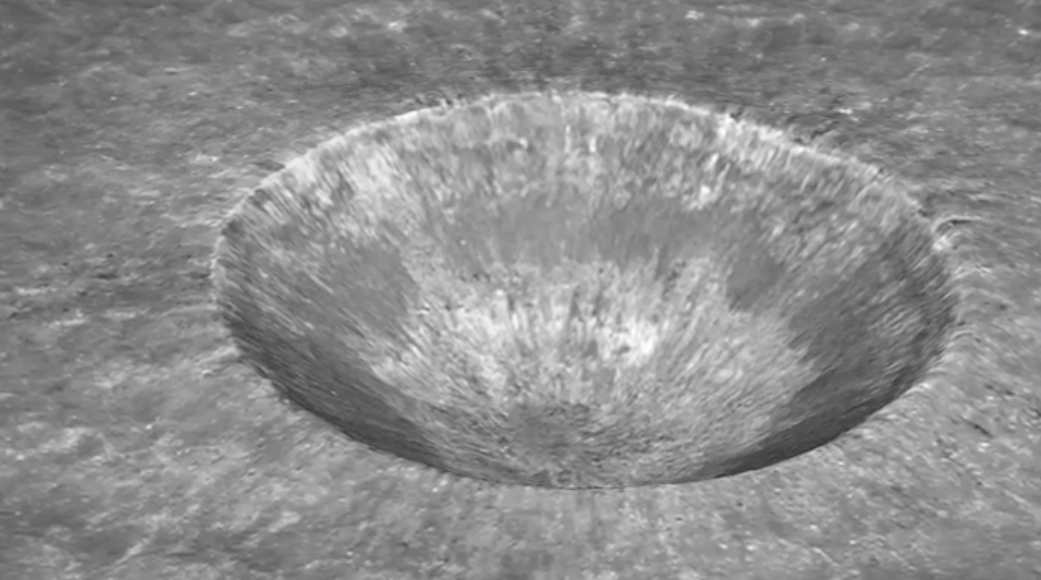 Первозданный лунный кратер