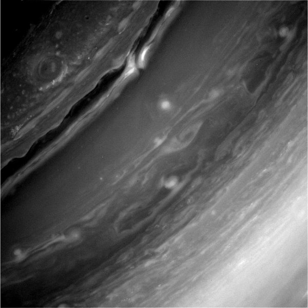 И снова шторм на Сатурне..