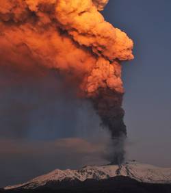 Вулкан Этна снова негодует