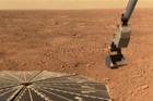 Феникс изучает образцы почвы Марса под микроскопом
