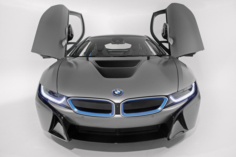 Первый в США BMW i8 ушел с аукциона за 825 000 долларов