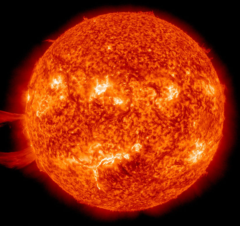 Спутник НАСА фиксирует извержения на Солнце