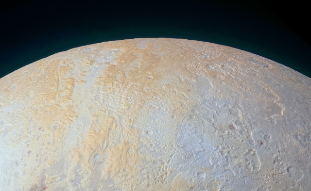 Полярные каньоны на Плутоне стали ближе
