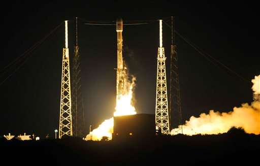 SpaceX приземлила ракету на водную платформу уже во второй раз
