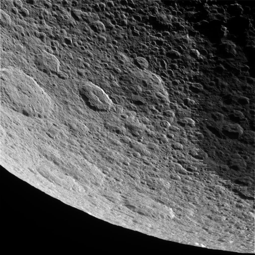 Спутник Сатурна, Рея, крупным планом