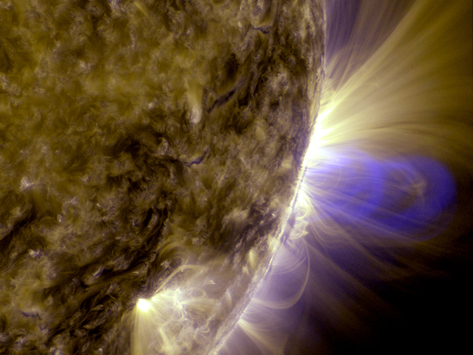 Ученые исследуют магнитные петли на Солнце