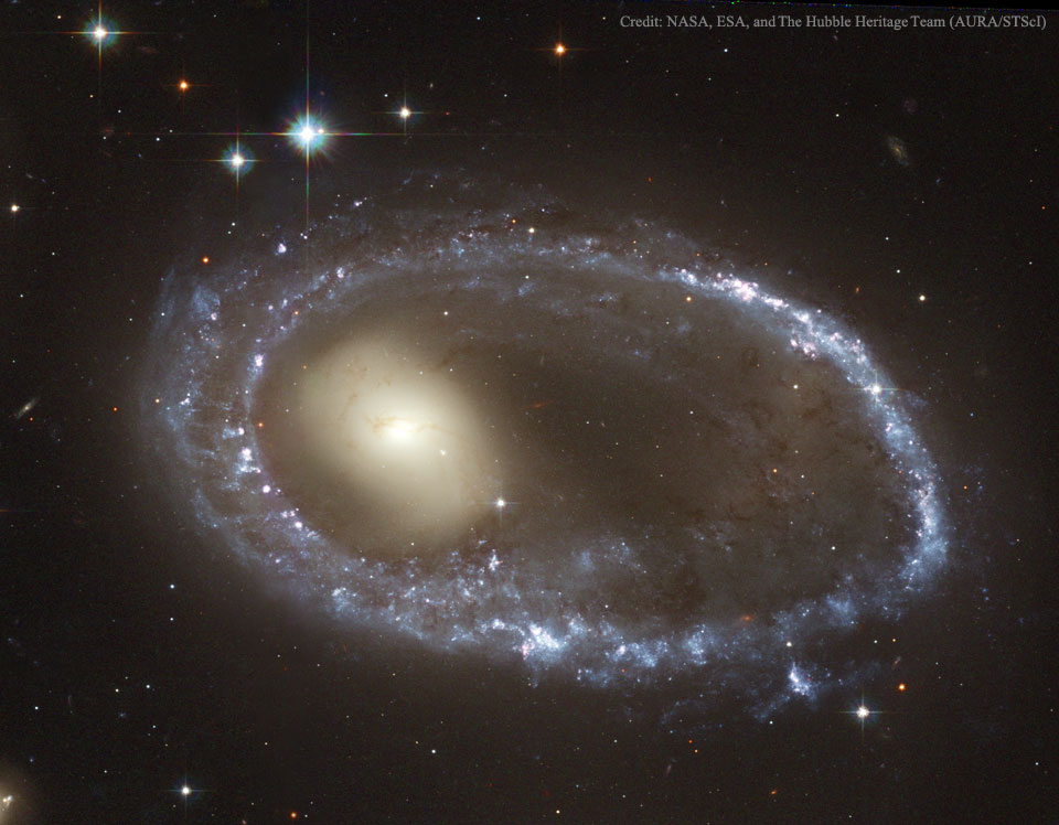 Кольцеобразная галактика от Хаббла