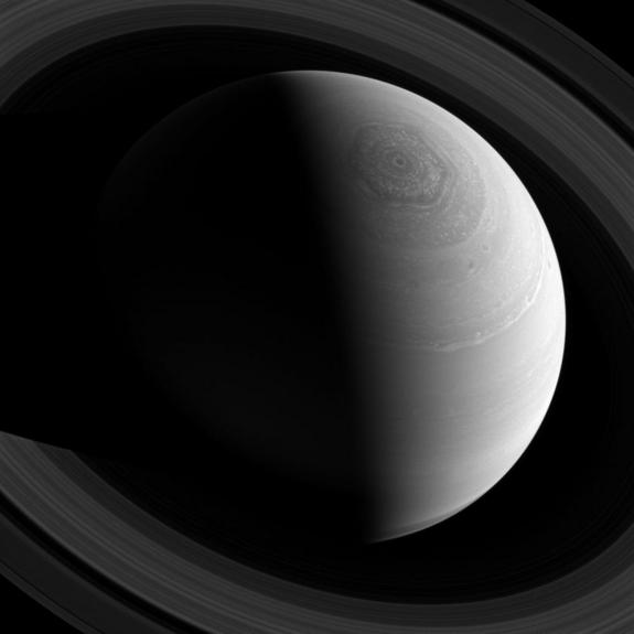Самое свежее фото шестиугольного вихря на Сатурне