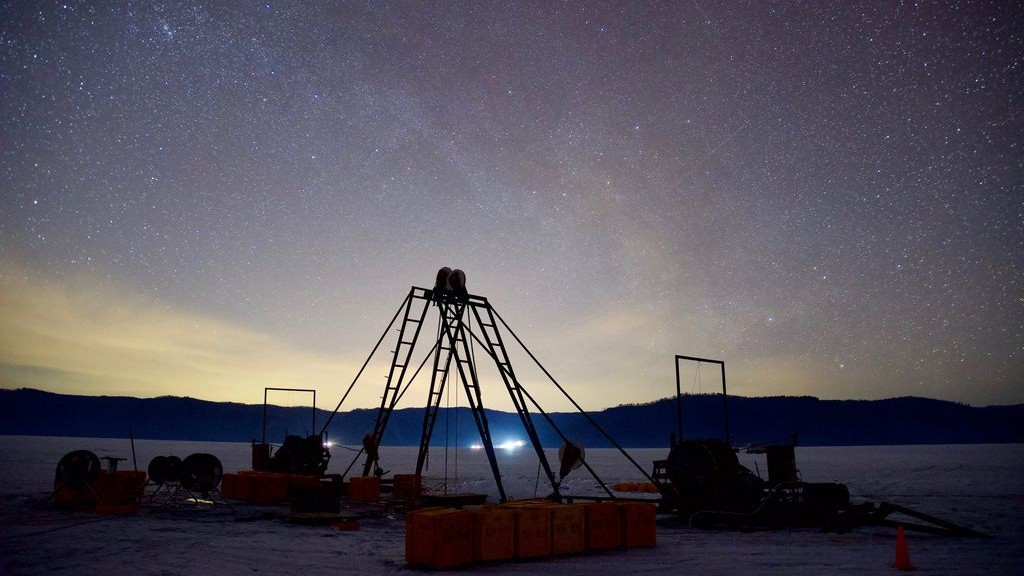 На Байкале установлен гигантский нейтринный телескоп
