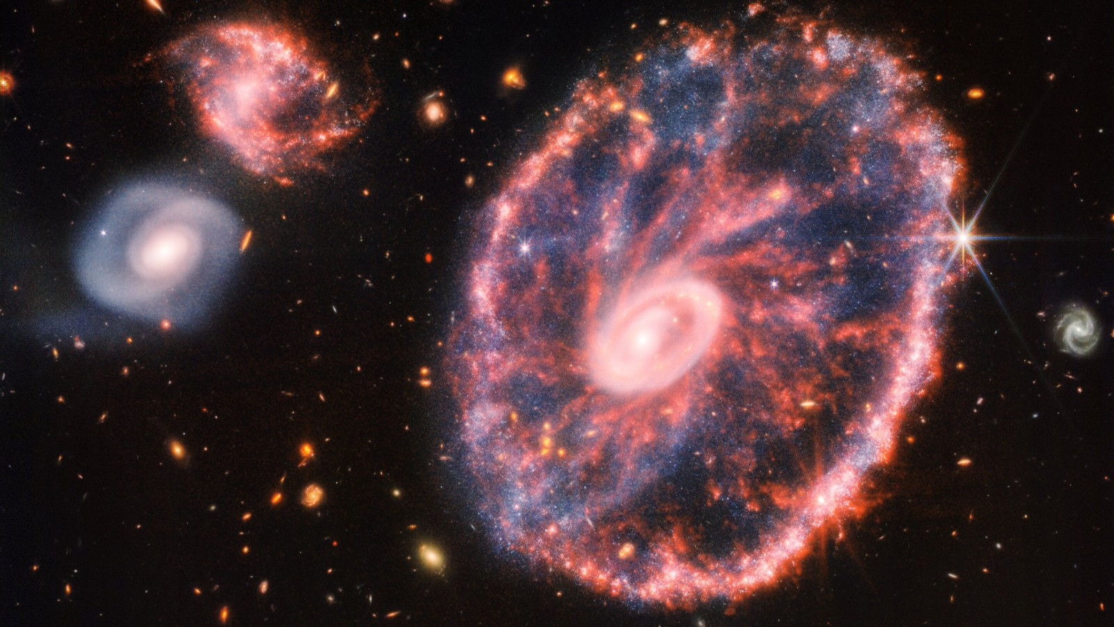 Уэбб запечатлел красочную галактику Колесо Телеги