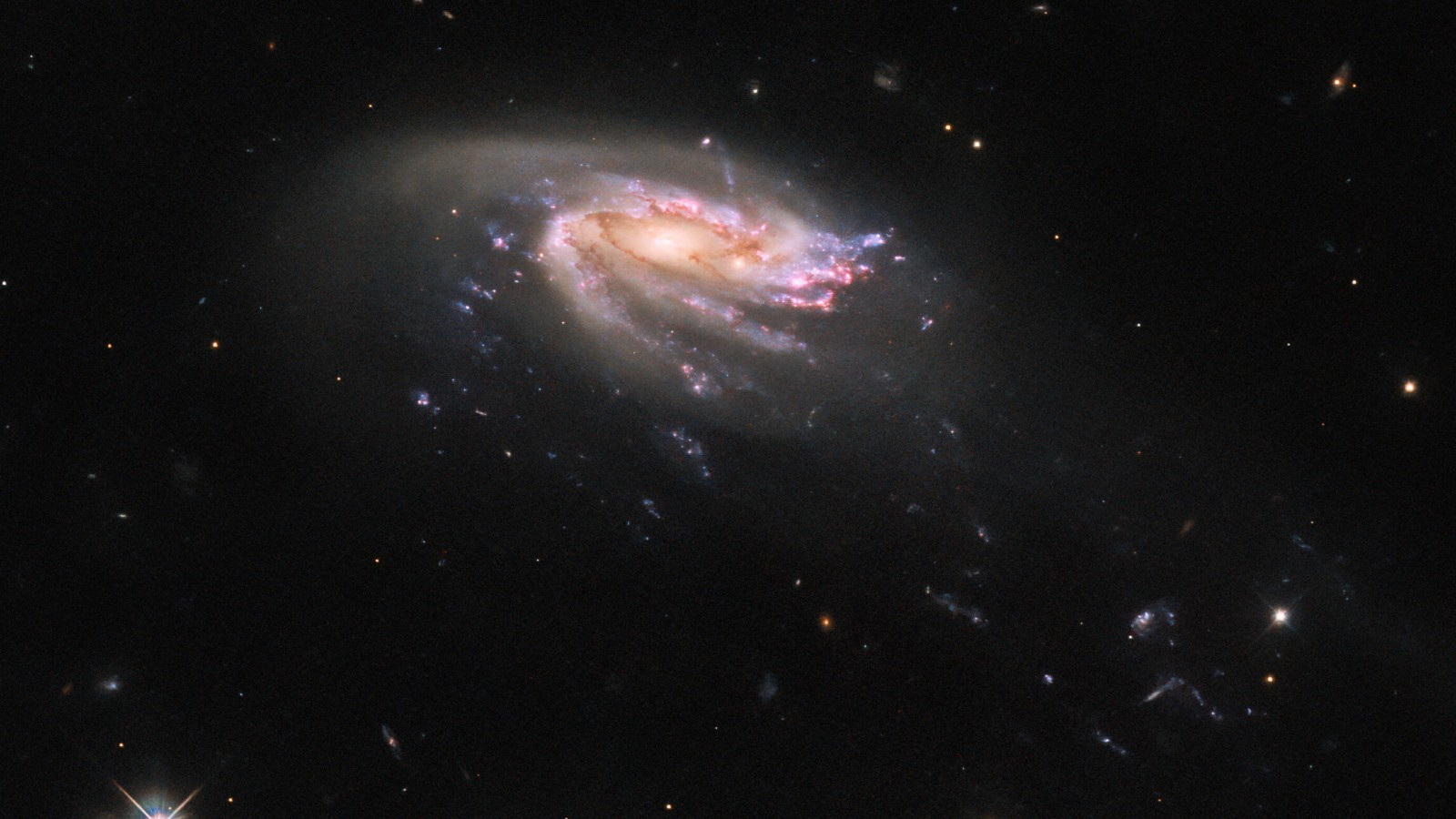 Хаббл наблюдает галактику медуз JO206