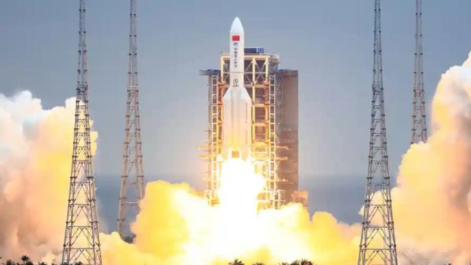 Китай заявил о крайне низком риске из-за неуправляемой ракеты