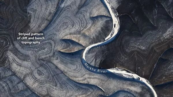 На спутниковых снимках России заметны загадочные полосы