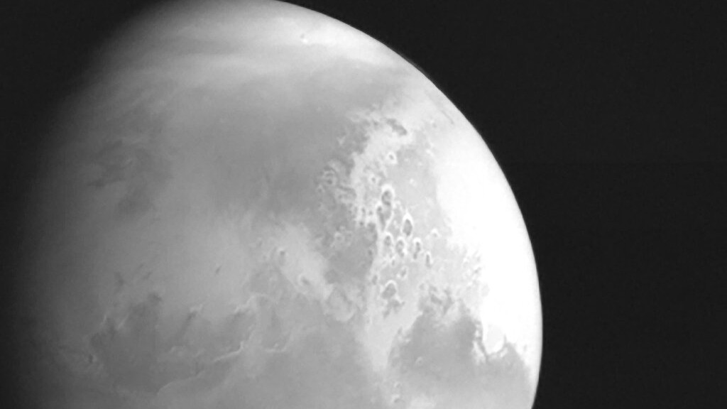 Китайский зонд Tianwen-1 прислал видео Марса