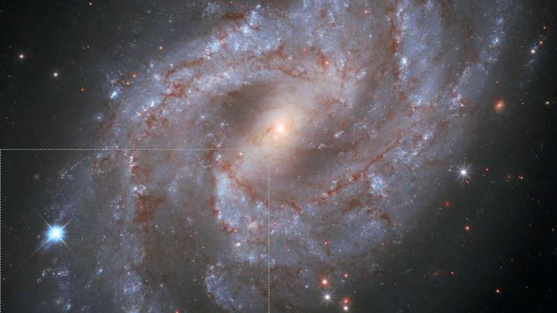 Хаббл наблюдает за умирающей сверхновой