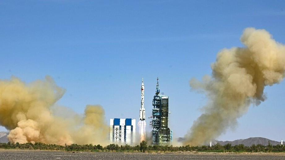 Три китайских астронавта прибыли на космическую станцию