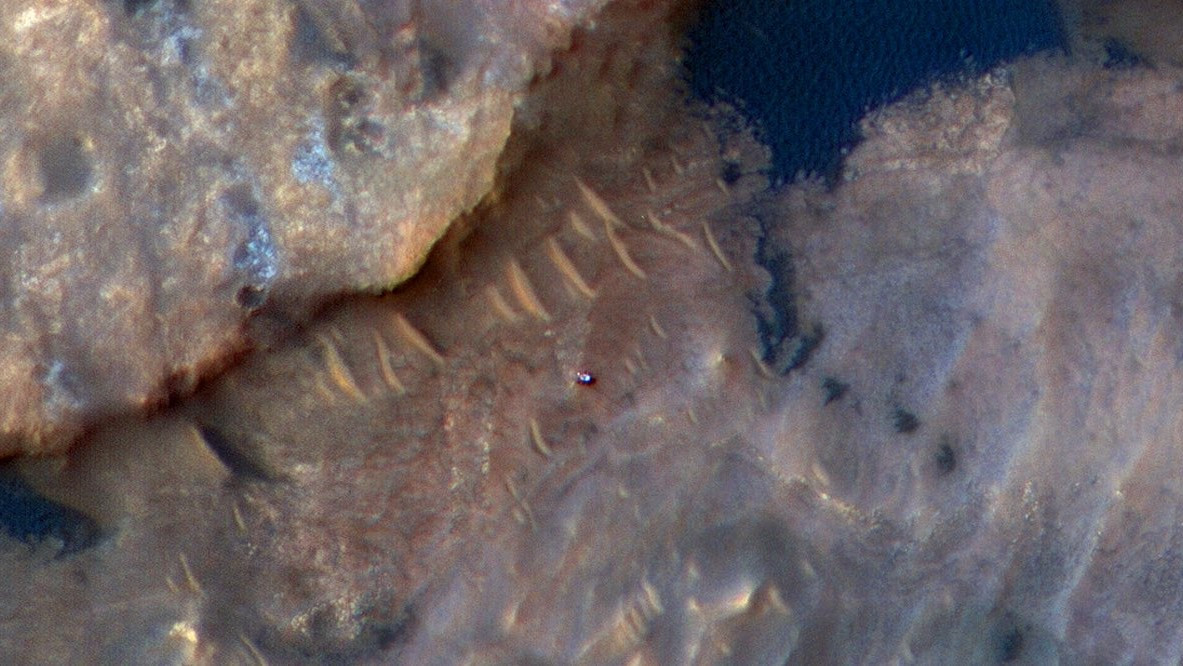 Марсоход Curiosity был замечен из космоса