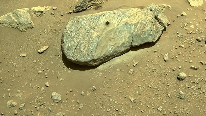 НАСА считает, что марсоходу удалось взять образец горной породы