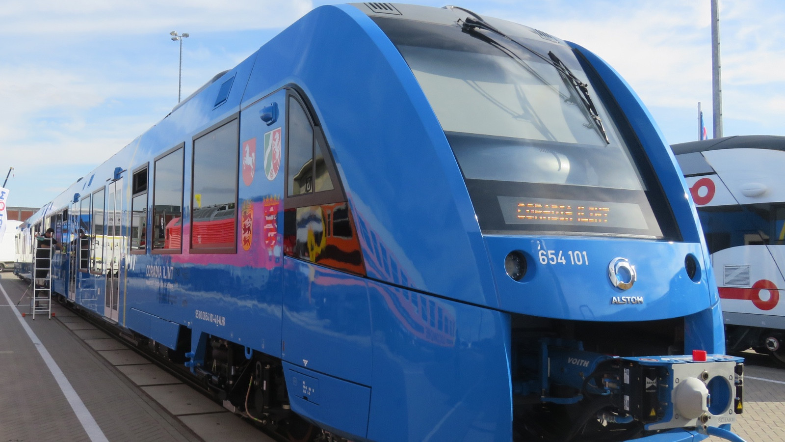 Первый в мире поезд на водородном топливе запущен в Германии