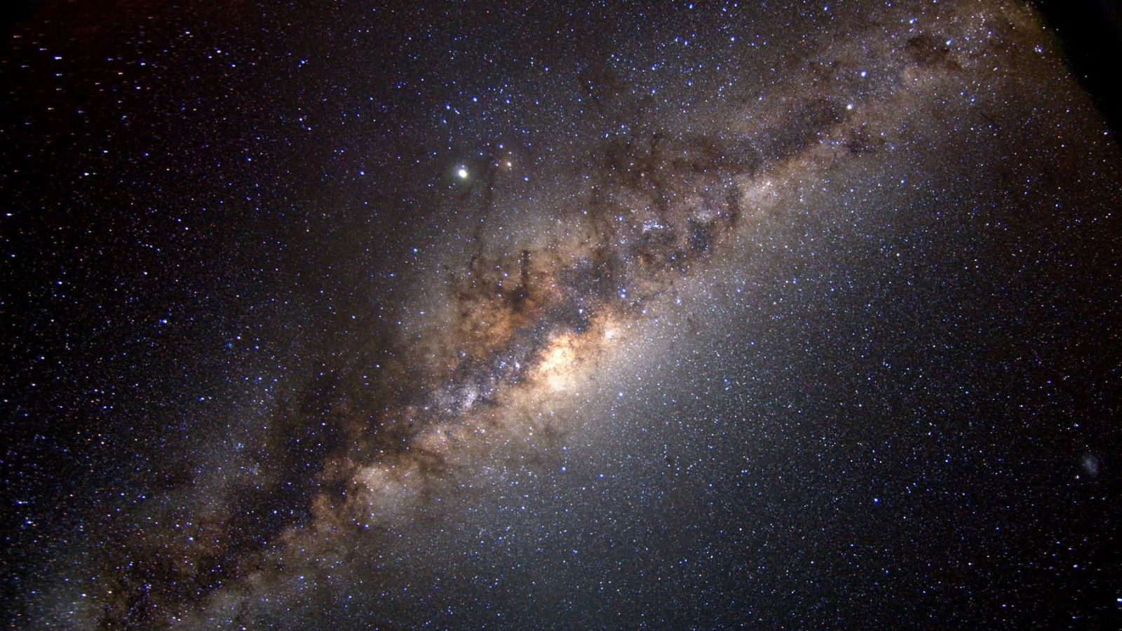 Астрономы нашли самые далекие звезды в нашей галактике на полпути к Андромеде