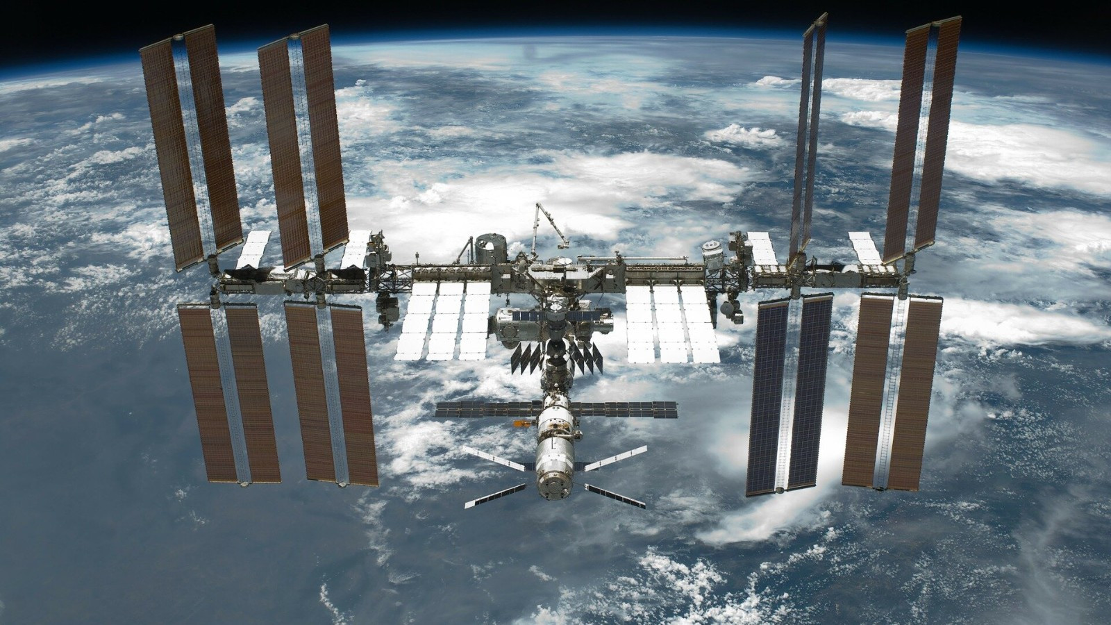 Экипаж застрял на МКС и вернется на Землю в сентябре